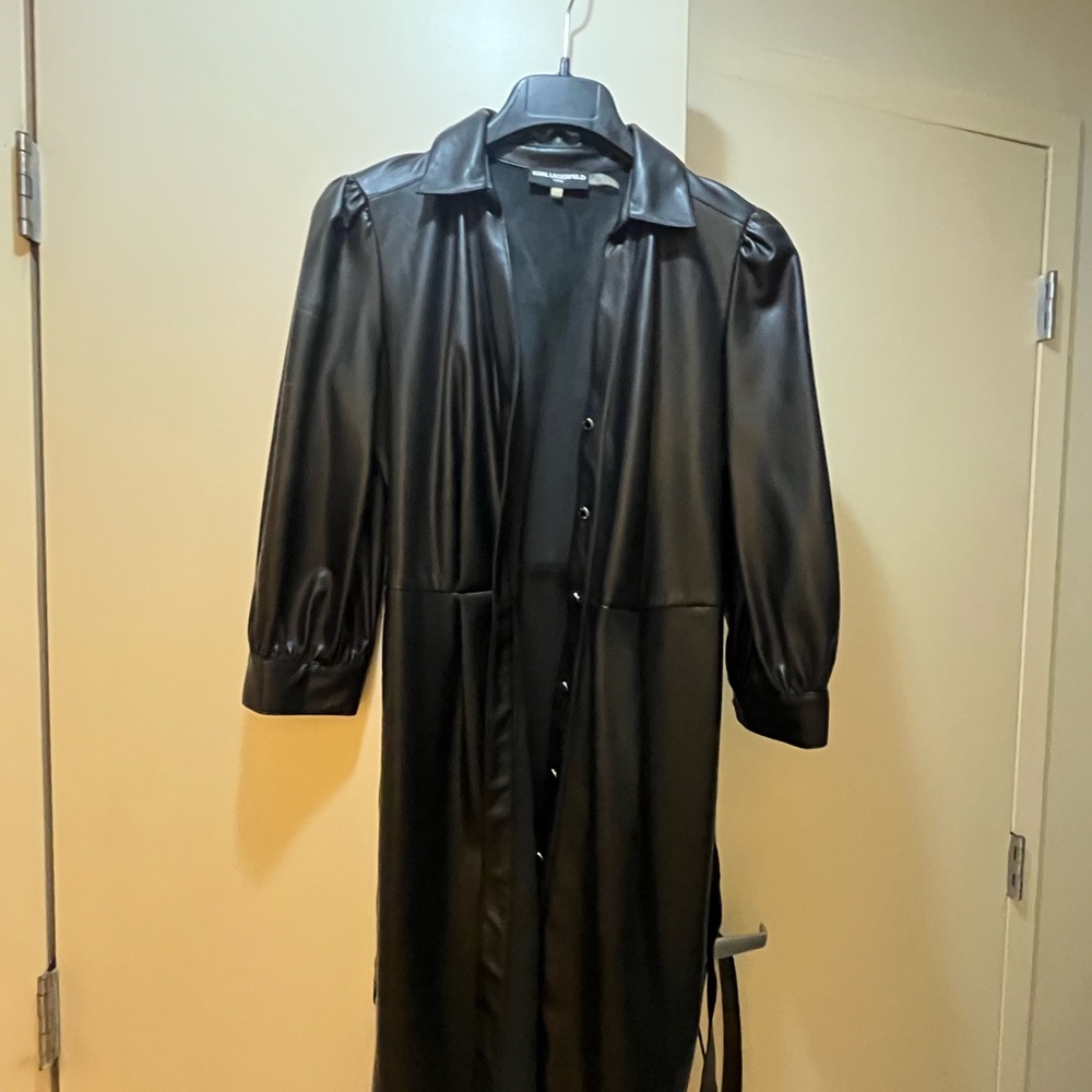 Black dress with belt never won